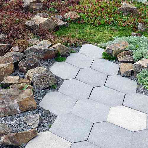 Альпийская горка своими руками на неровных участках